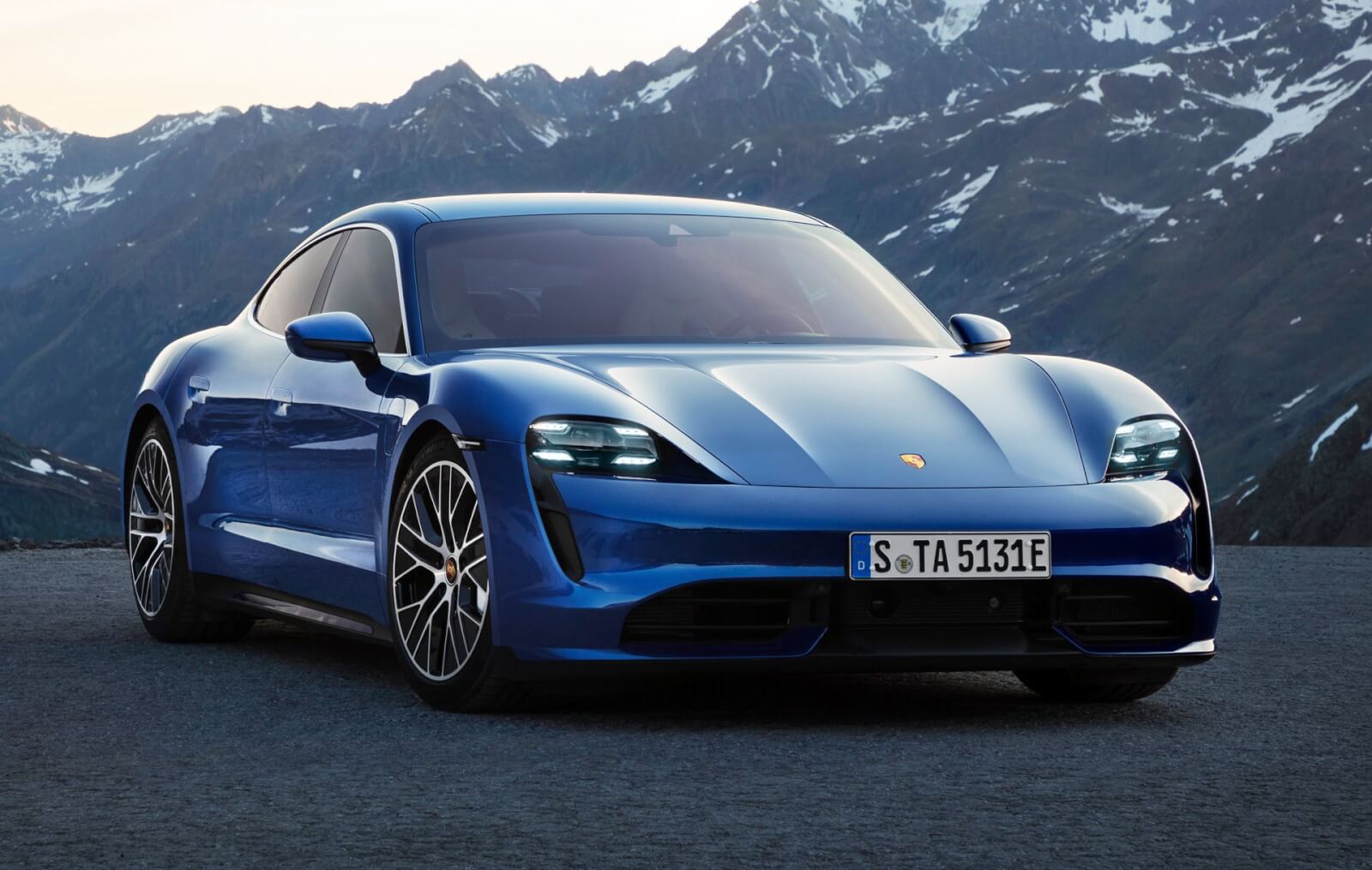 Porsche Taycan: электрический рывок в будущее автомобильной индустрии