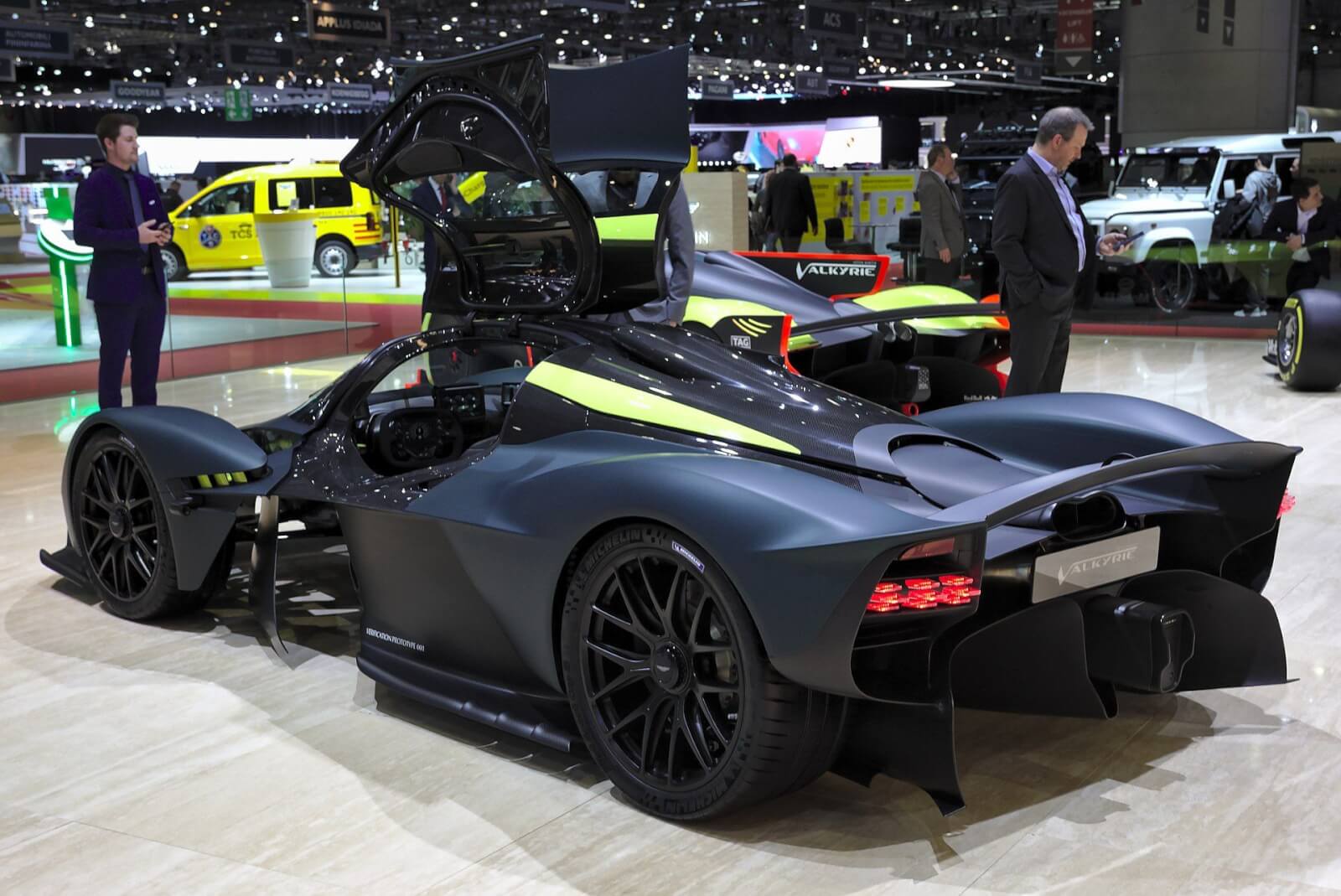 Aston Martin Valkyrie: шедевр автомобильной инженерии