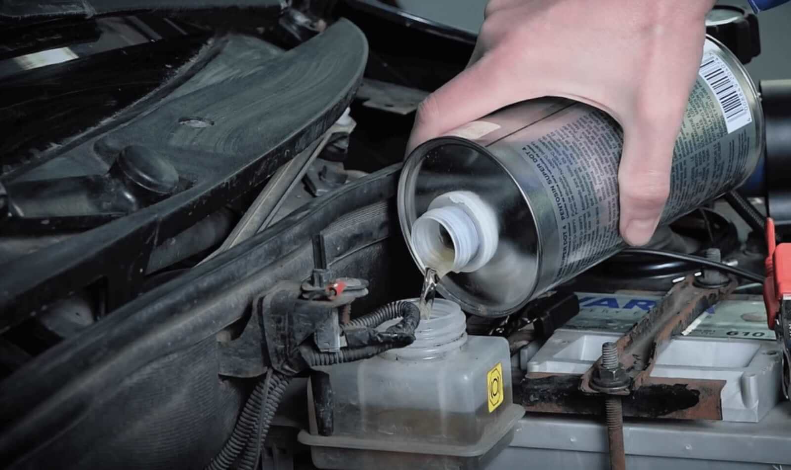 Как часто менять тормозную жидкость в автомобиле?