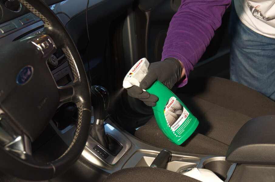 Как избавиться от неприятных запахов в автомобиле?