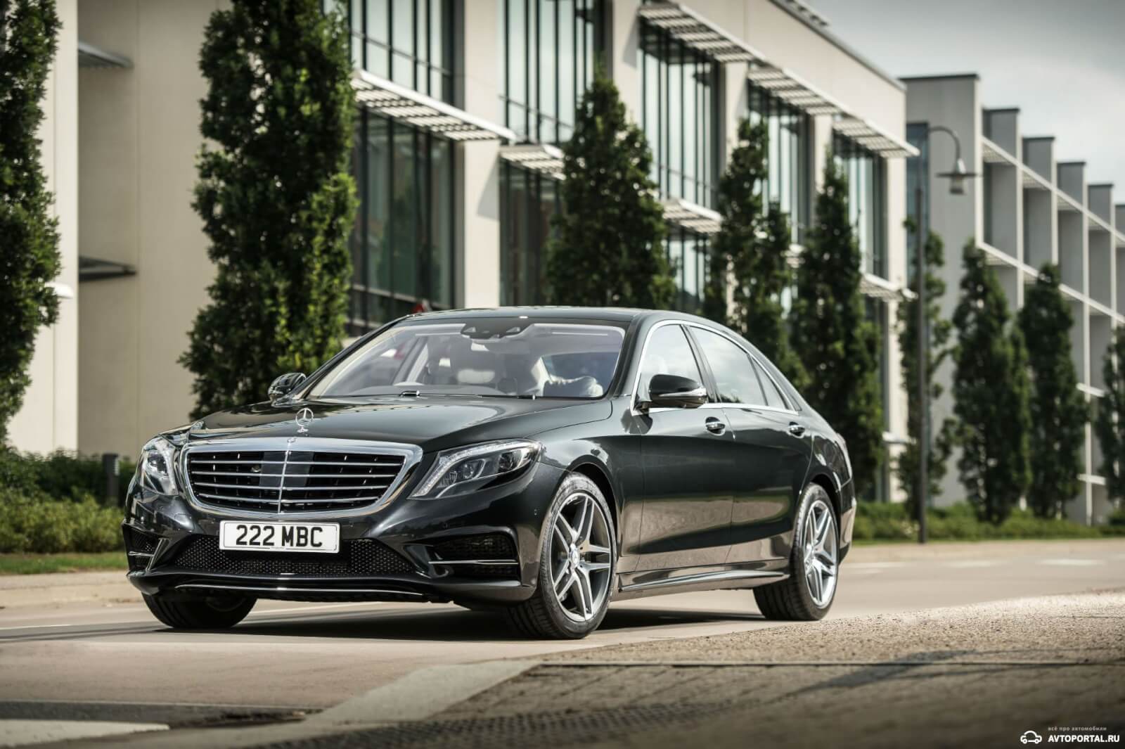 Mercedes S-Class: признак роскоши и передовых технологий
