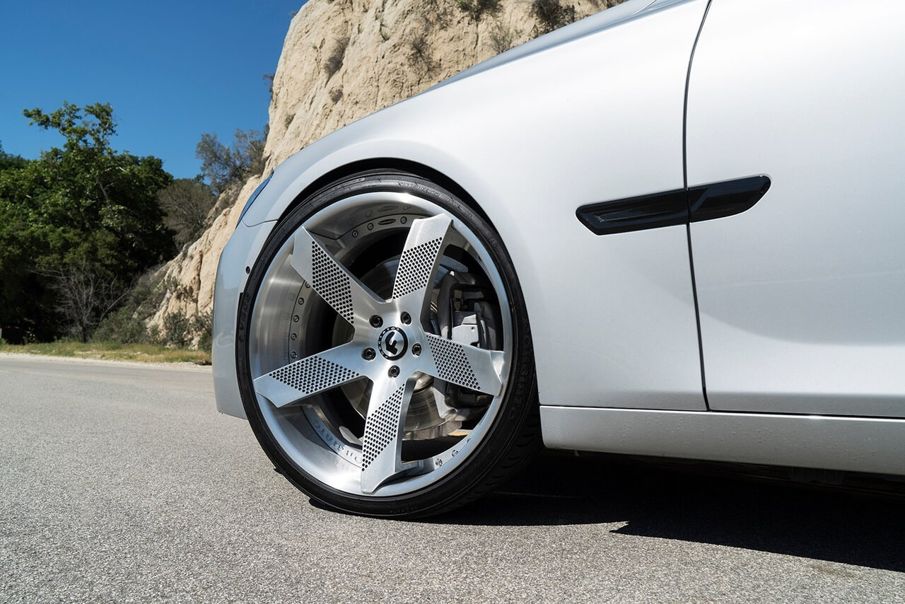 Как влияет правильный подбор шин и дисков на управляемость автомобиля?