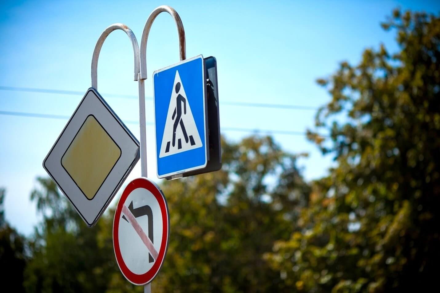 Знаки дорожного движения: ключ к безопасности