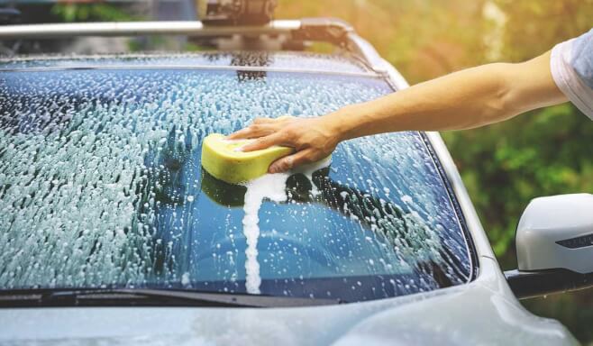 превью Как правильно мыть лобовое стекло автомобиля?