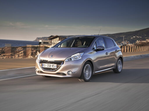 превью Peugeot 208: превосходство и инновации в мире автомобилей