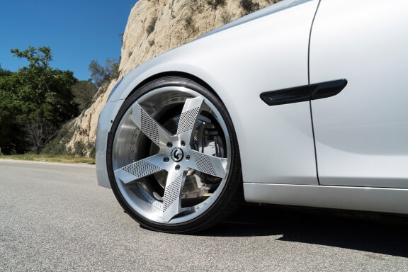 превью Как влияет правильный подбор шин и дисков на управляемость автомобиля?